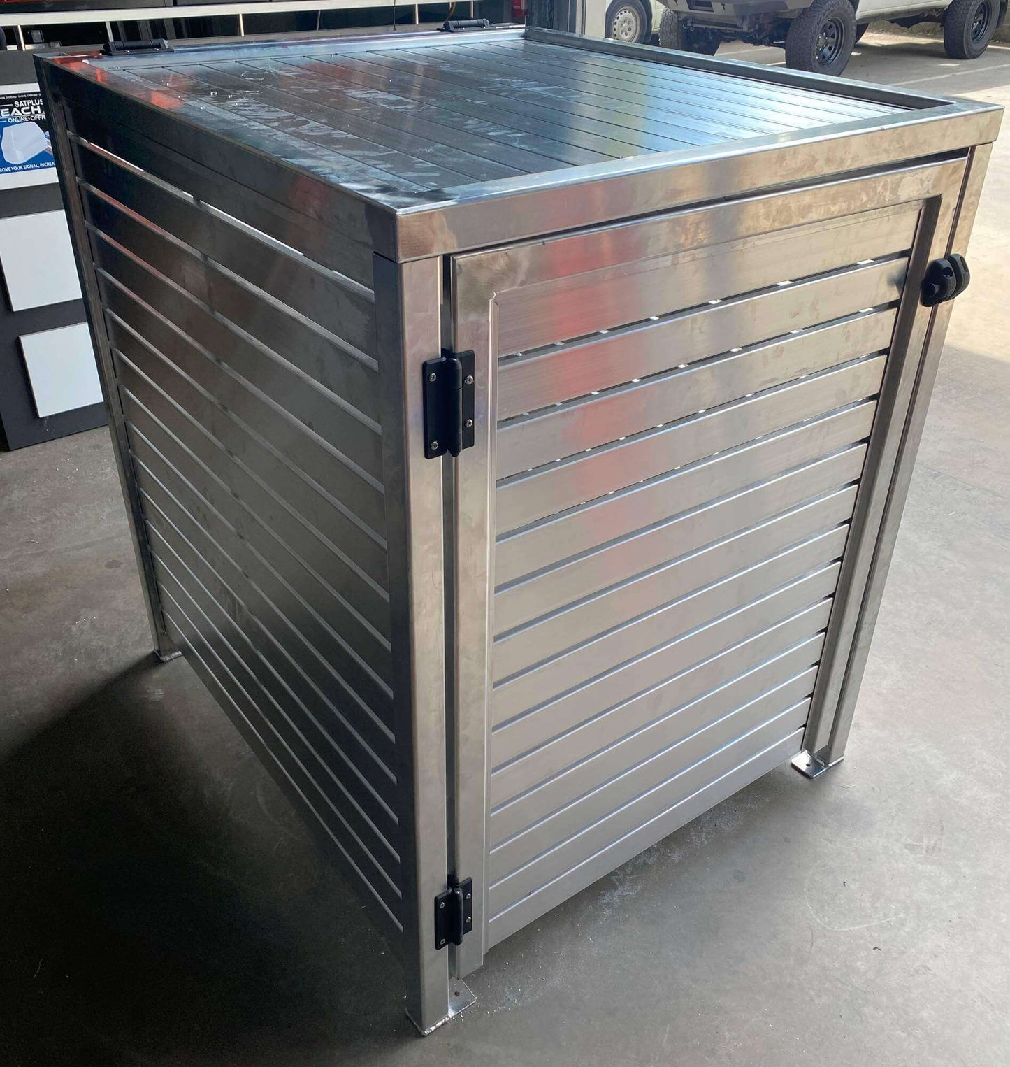 Wheelie Bin Enclosure - Aluminium Slat Lockable Bin Enclosure