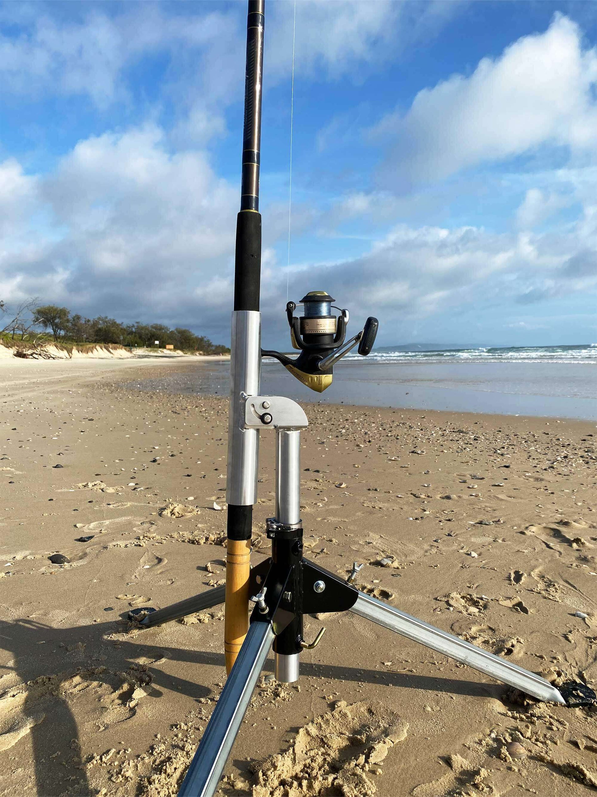 Forgot my beach rod holders so I'm using a fishing pole tripod